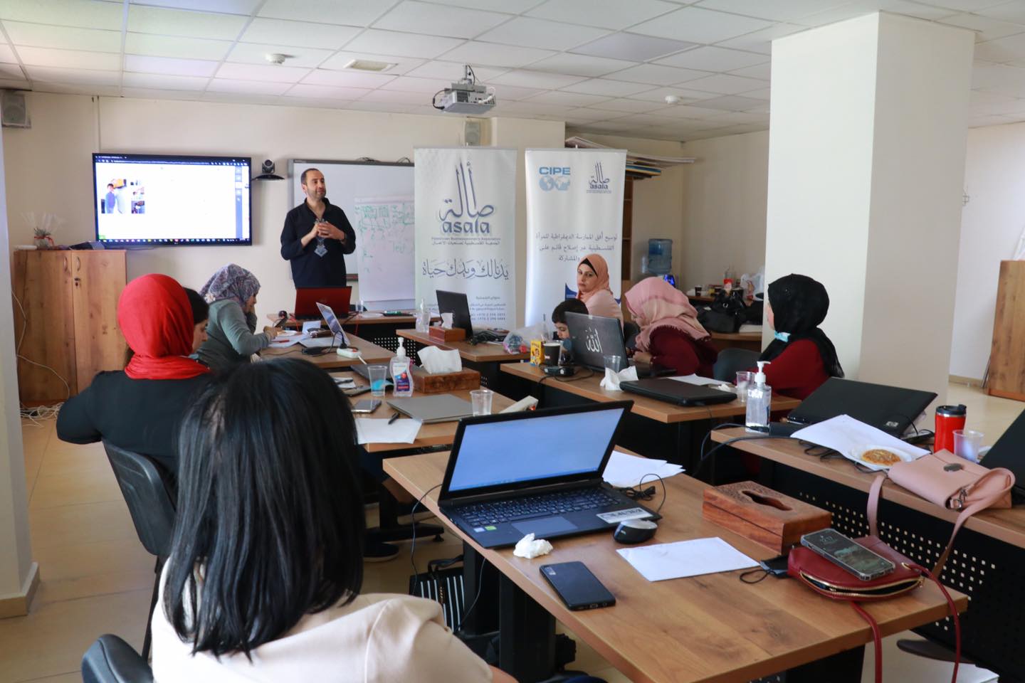 جمعية أصالة تختتم تدريباً في التسويق الرقمي لمجموعة من عضواتها 